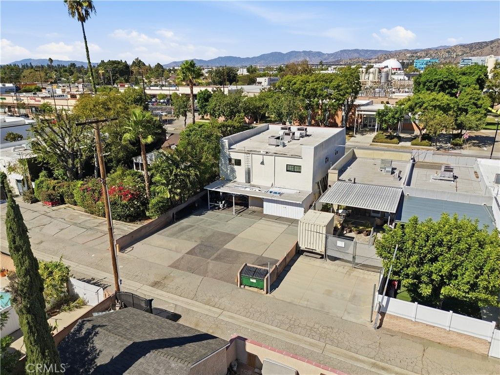 3316 W Victory Boulevard, Burbank, CA 91505 — photo 2