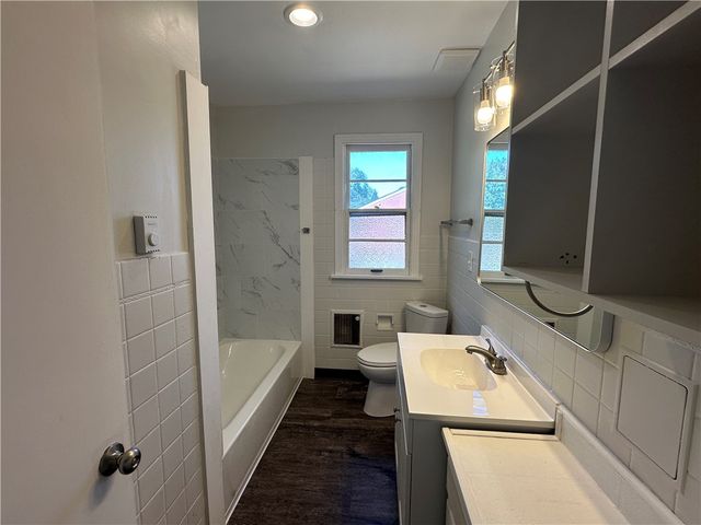 220 Oglevee Ln, Connellsville, PA 15425