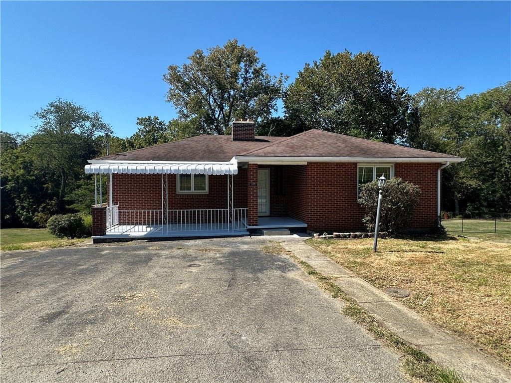 220 Oglevee Ln, Connellsville, PA 15425