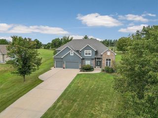 4116 SE Paddock Drive, Lee's Summit, MO 64082