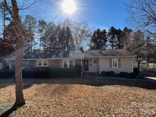 408 Gillsbrook Road, Lancaster, SC 29720