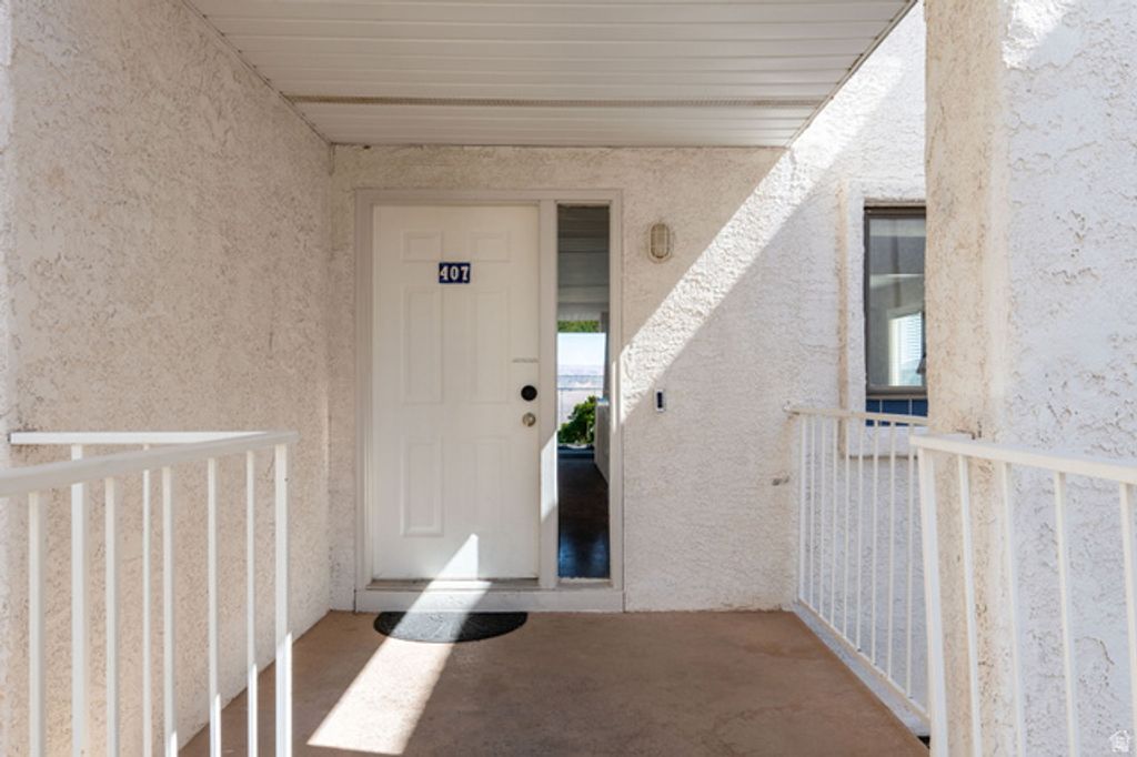 Image 2 of property listing at 1845 W CANYON VIEW DR #407, St. George, UT 84770