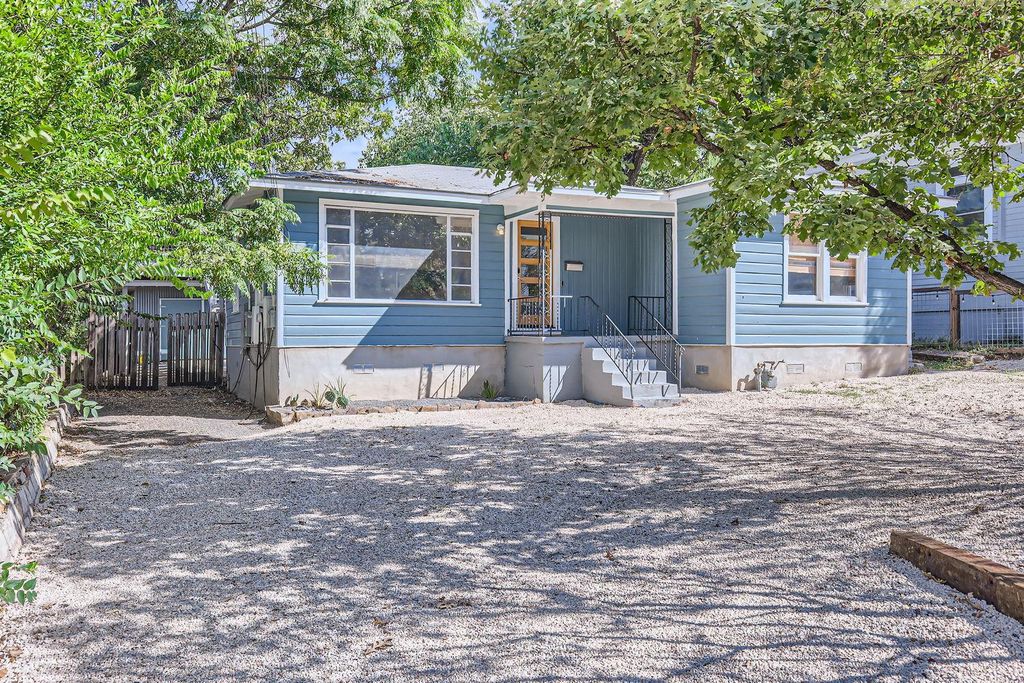 2102 E Martin Luther King Jr BLVD, Austin, TX 78702