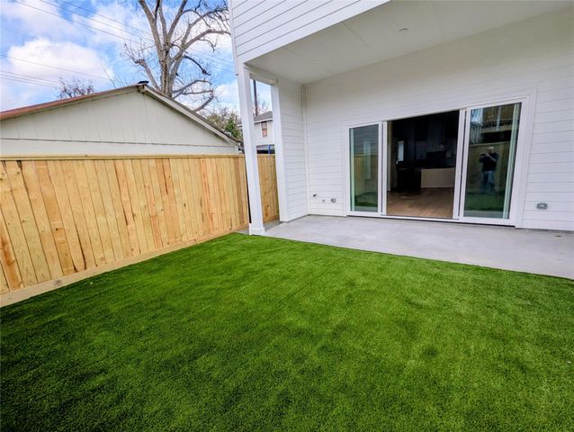 406 E 28th Street, Houston, TX 77008