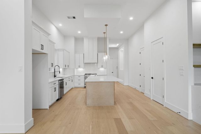 406 E 28th Street, Houston, TX 77008