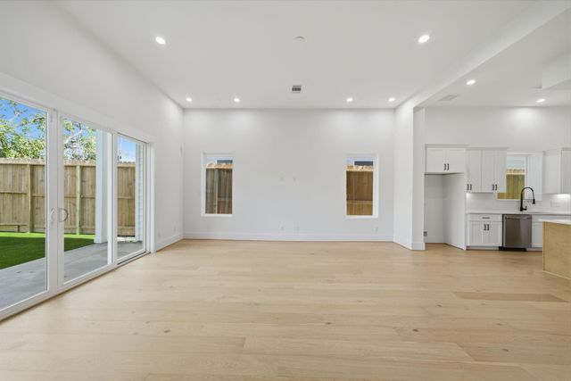 406 E 28th Street, Houston, TX 77008