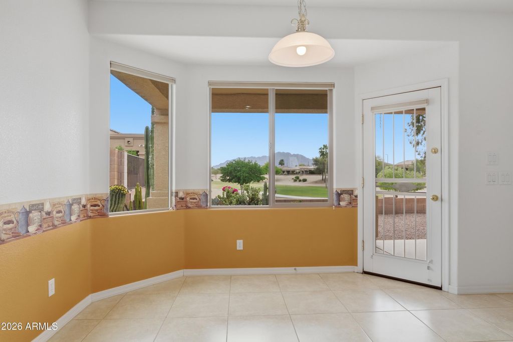 Image 12 of property listing at 6863 S SANTA RITA Way, Chandler, AZ 85249
