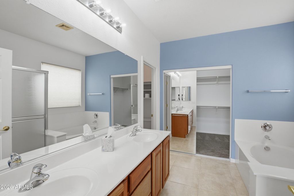 Image 14 of property listing at 6863 S SANTA RITA Way, Chandler, AZ 85249