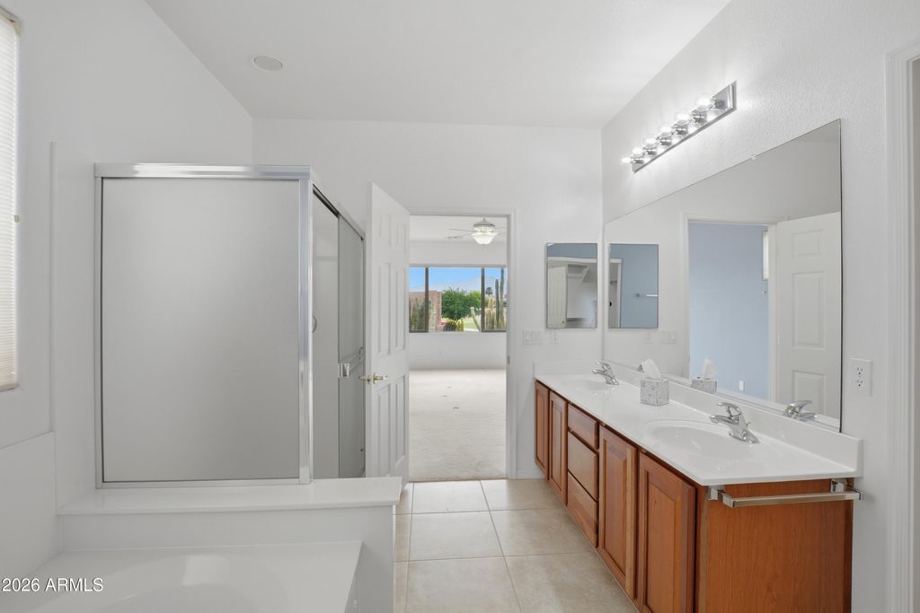 Image 15 of property listing at 6863 S SANTA RITA Way, Chandler, AZ 85249