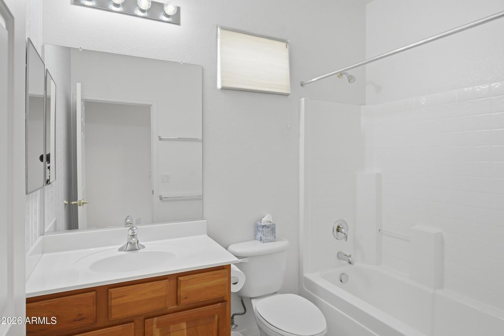 Image 18 of property listing at 6863 S SANTA RITA Way, Chandler, AZ 85249