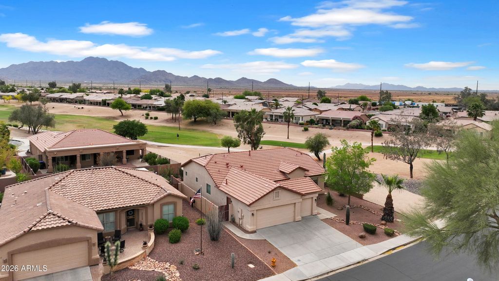 Image 2 of property listing at 6863 S SANTA RITA Way, Chandler, AZ 85249