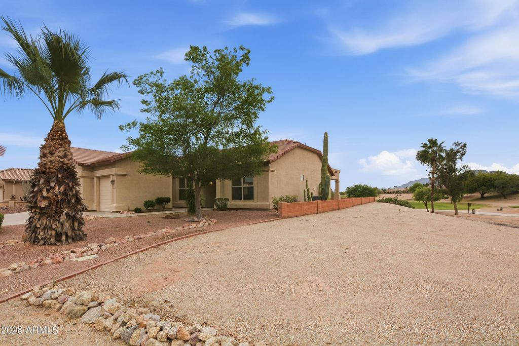 Image 26 of property listing at 6863 S SANTA RITA Way, Chandler, AZ 85249