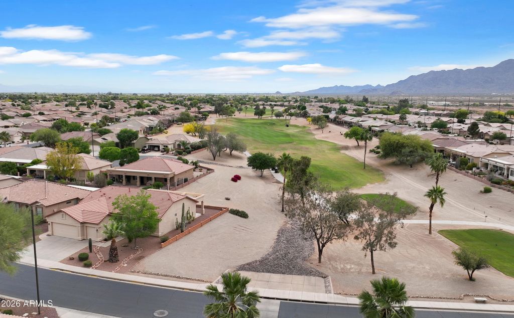 Image 3 of property listing at 6863 S SANTA RITA Way, Chandler, AZ 85249