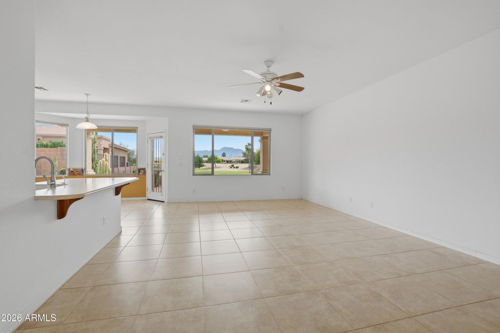 Image 6 of property listing at 6863 S SANTA RITA Way, Chandler, AZ 85249