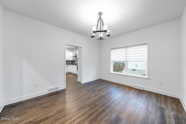 22 Bergen Place, Niskayuna, NY 12309