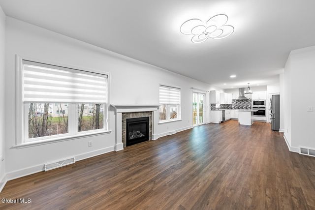 22 Bergen Place, Niskayuna, NY 12309