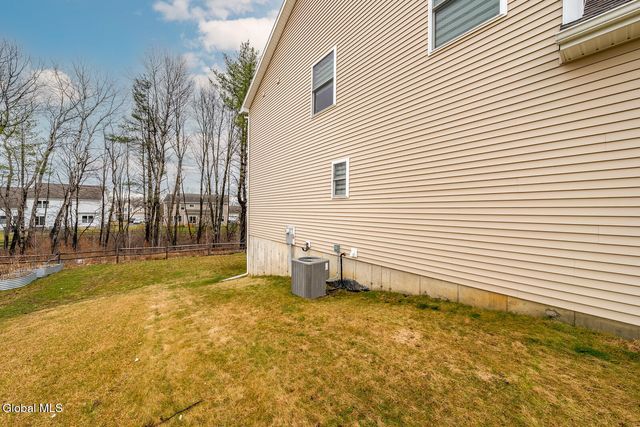 22 Bergen Place, Niskayuna, NY 12309