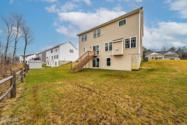22 Bergen Place, Niskayuna, NY 12309