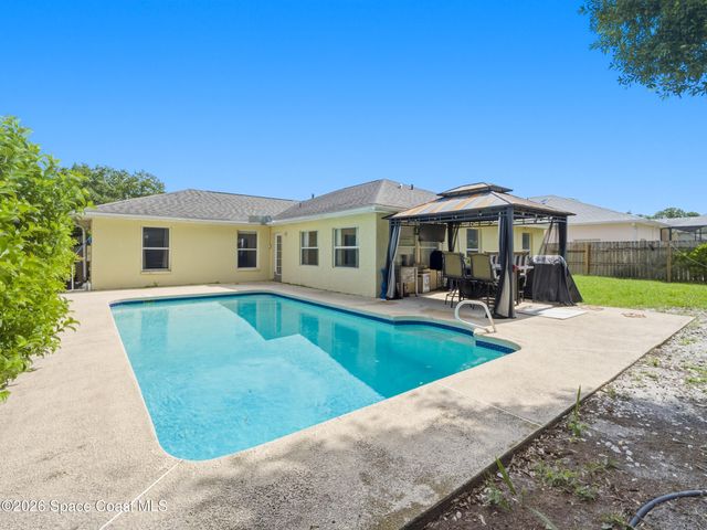 823 Hunters Creek Drive, Melbourne, FL 32904