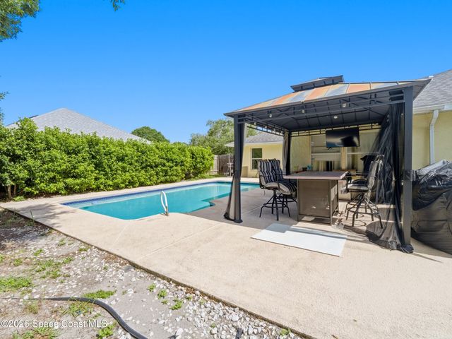 823 Hunters Creek Drive, Melbourne, FL 32904