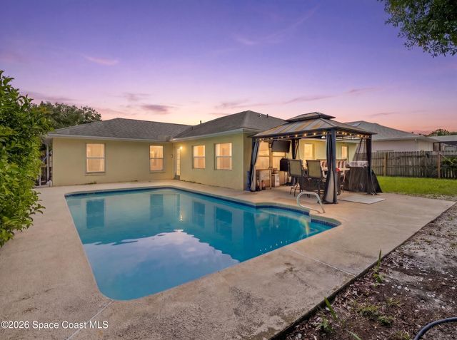 823 Hunters Creek Drive, Melbourne, FL 32904