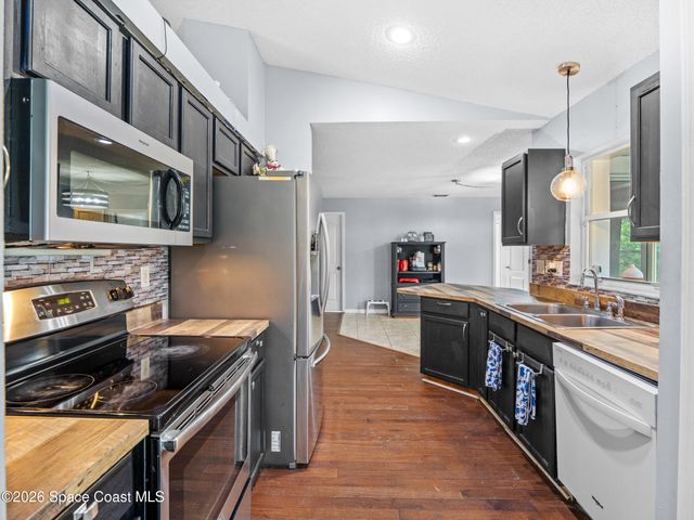 823 Hunters Creek Drive, Melbourne, FL 32904