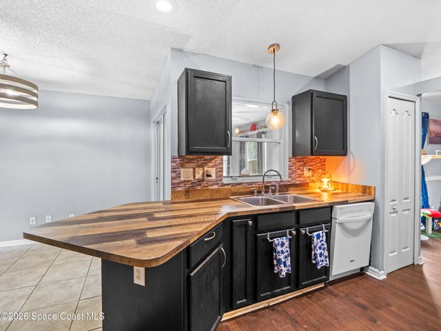 823 Hunters Creek Drive, Melbourne, FL 32904