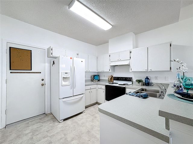 1015 RADISON LAKE COURT 65, Sun City Center, FL 33573