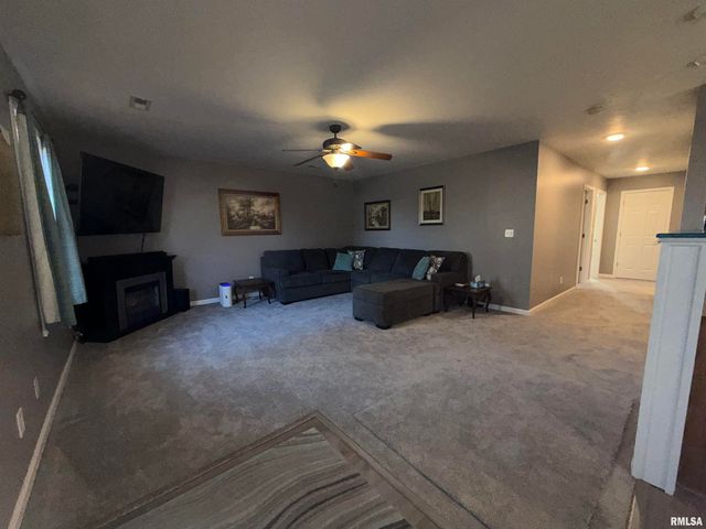 905 N GRANITE Street, Marion, IL 62959