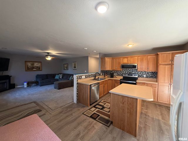 905 N GRANITE Street, Marion, IL 62959