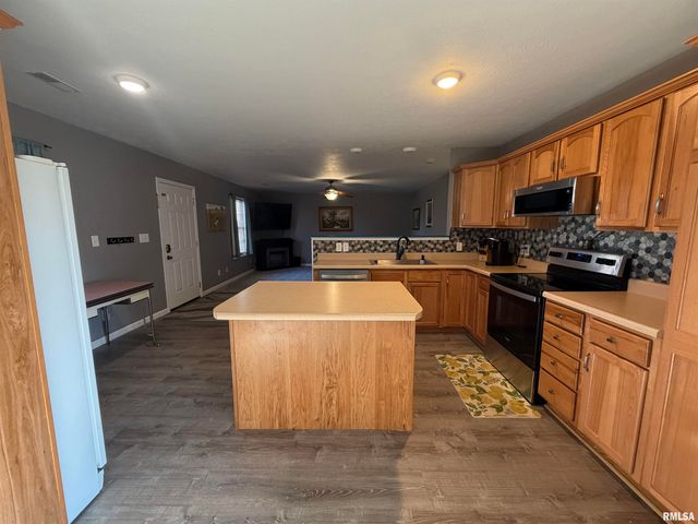 905 N GRANITE Street, Marion, IL 62959