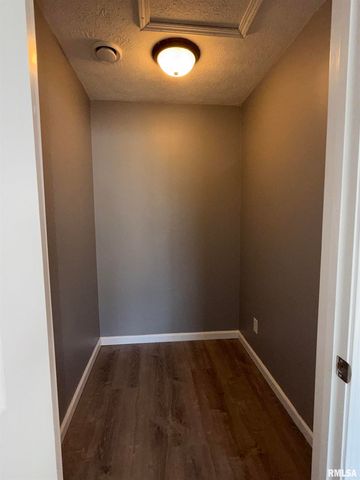 905 N GRANITE Street, Marion, IL 62959