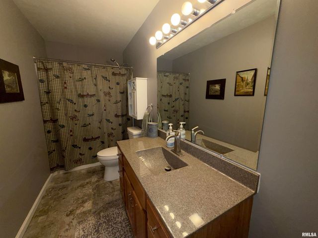 905 N GRANITE Street, Marion, IL 62959