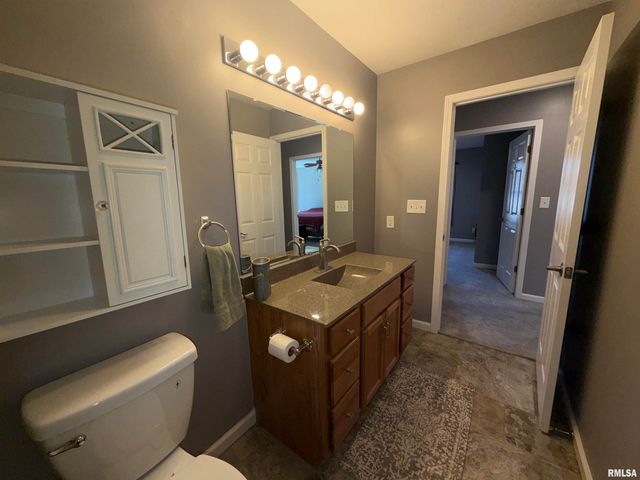 905 N GRANITE Street, Marion, IL 62959