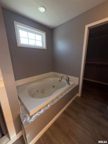 905 N GRANITE Street, Marion, IL 62959