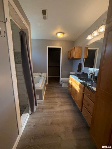 905 N GRANITE Street, Marion, IL 62959