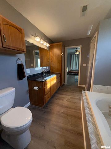 905 N GRANITE Street, Marion, IL 62959