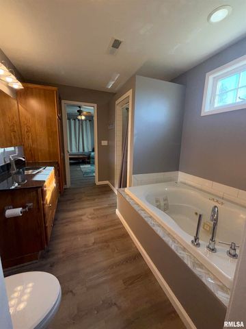 905 N GRANITE Street, Marion, IL 62959