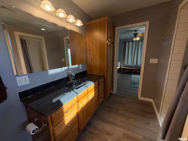 905 N GRANITE Street, Marion, IL 62959