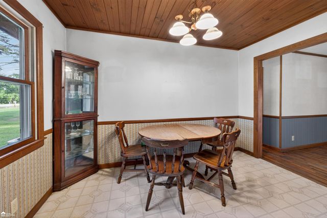 1444 S Genesee Road, Burton, MI 48509