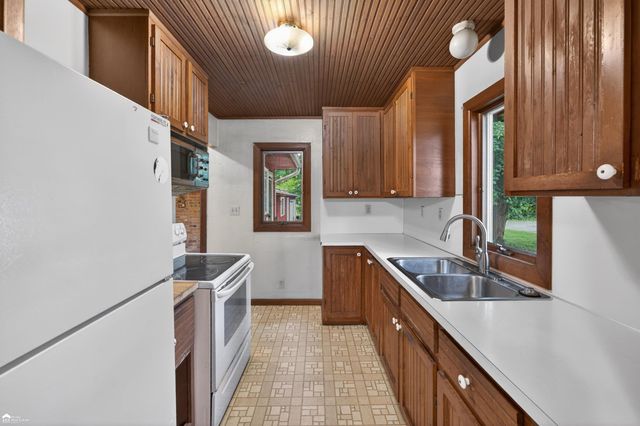 1444 S Genesee Road, Burton, MI 48509