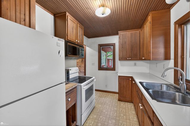1444 S Genesee Road, Burton, MI 48509