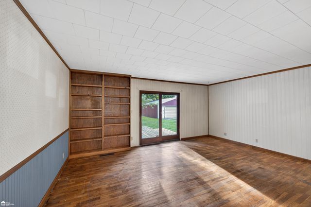 1444 S Genesee Road, Burton, MI 48509