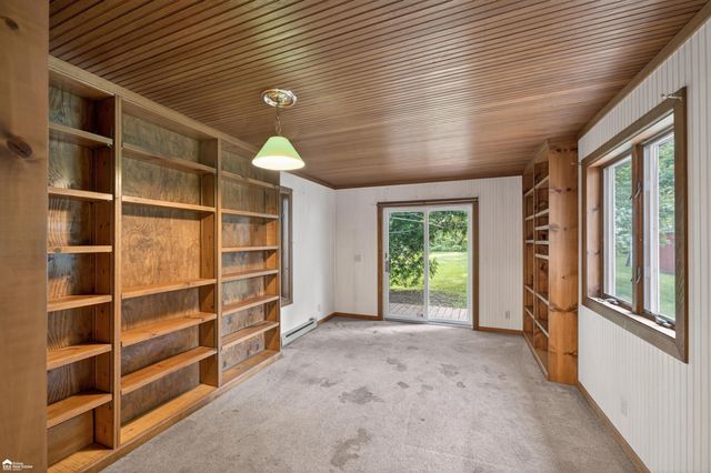 1444 S Genesee Road, Burton, MI 48509