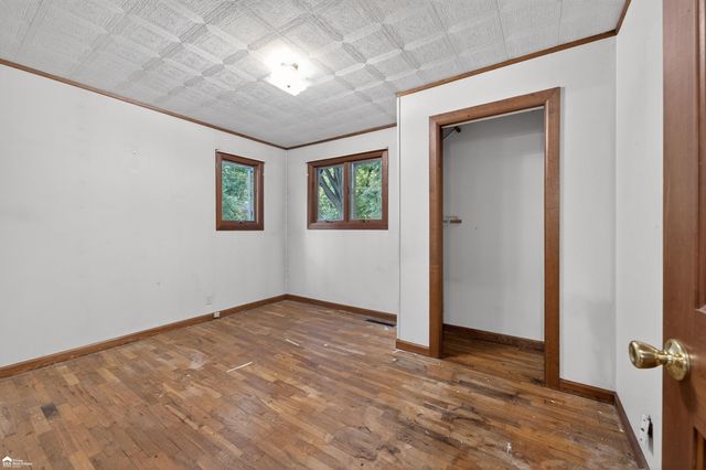 1444 S Genesee Road, Burton, MI 48509
