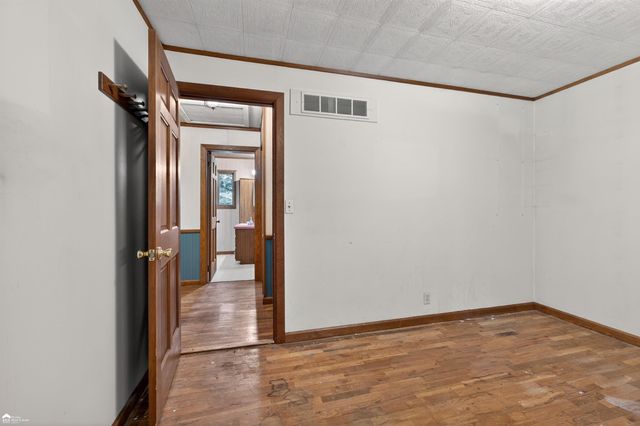 1444 S Genesee Road, Burton, MI 48509