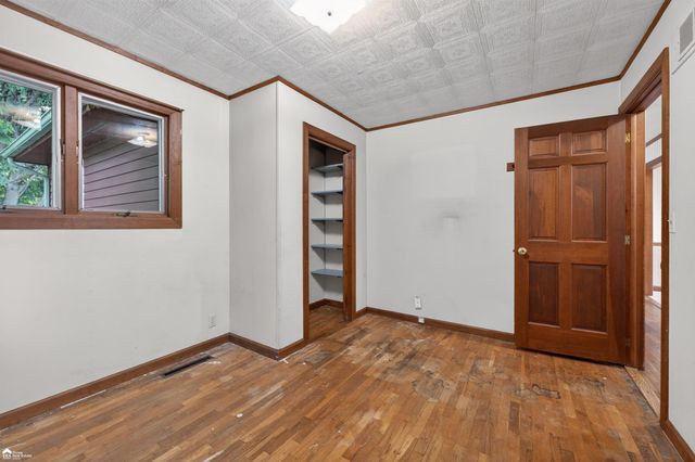 1444 S Genesee Road, Burton, MI 48509