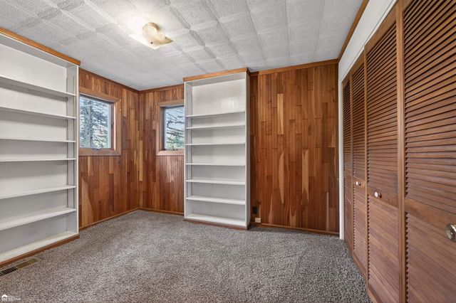 1444 S Genesee Road, Burton, MI 48509