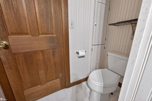 1444 S Genesee Road, Burton, MI 48509