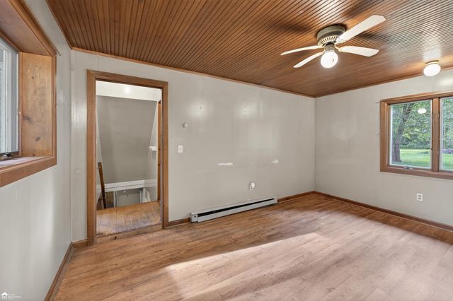 1444 S Genesee Road, Burton, MI 48509